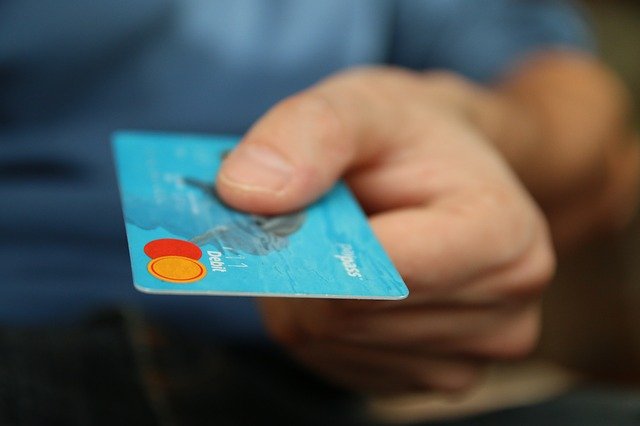 Neue Regeln für Kreditkarten - was sich beim Online-Shoppen geändert hat